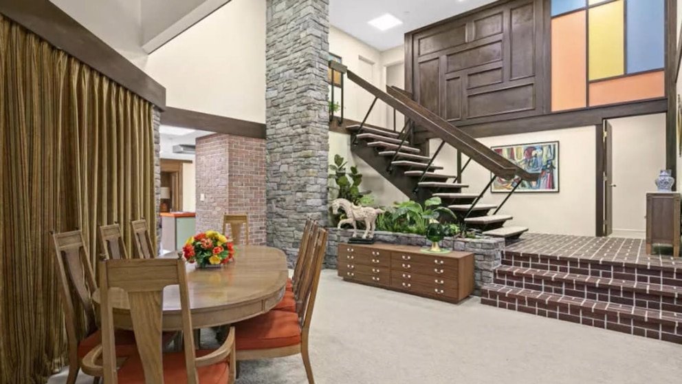 पहा: ‘ब्रॅडी बंच’ घराला ऐतिहासिक-सांस्कृतिक स्मारक म्हणून नियुक्त केले गेले आहे