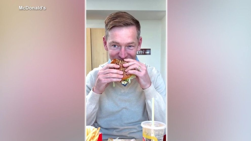 पहा: फास्ट फूडच्या सीईओंमधील बर्गर युद्ध सोशल मीडियावर पसरले