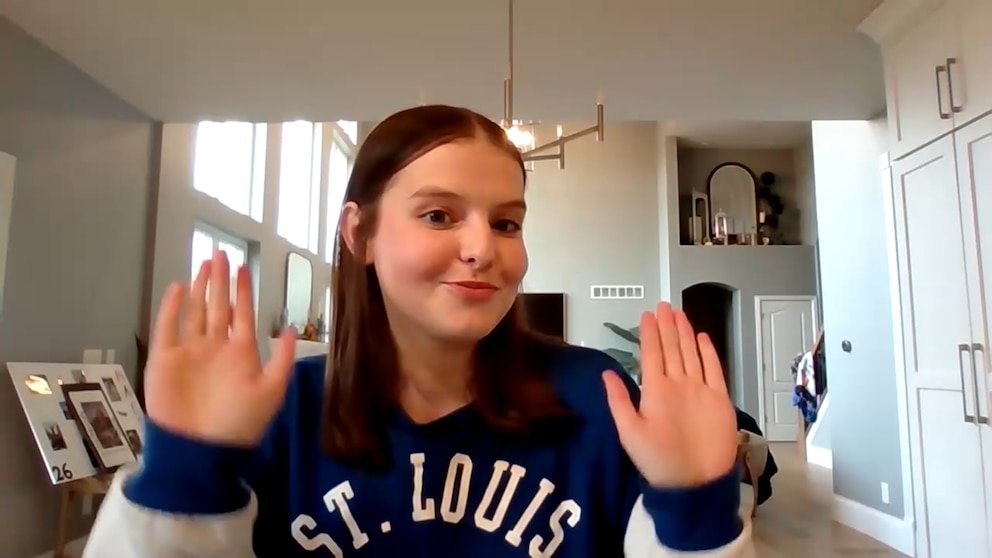 पहा: जीवनात दुसरी संधी मिळाल्यानंतर किशोर चीअरलीडिंगमध्ये परतला