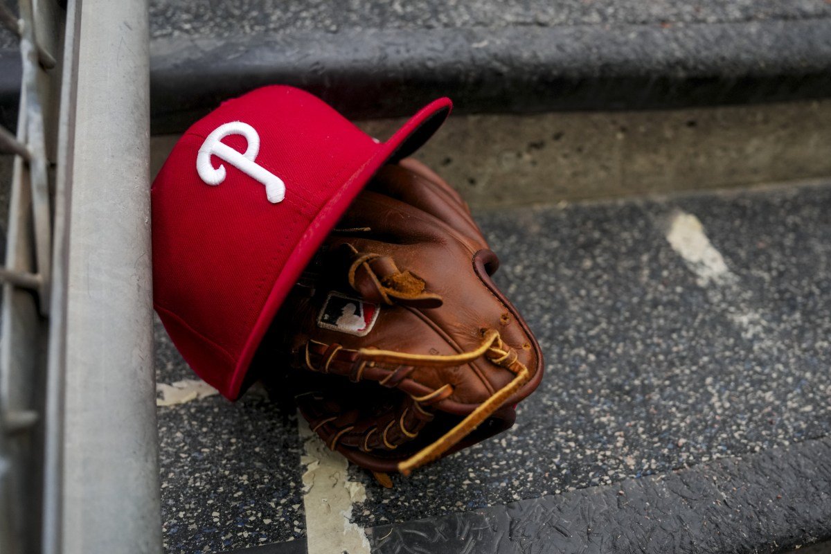 2675003-philadelphia-phillies-hat.jpg