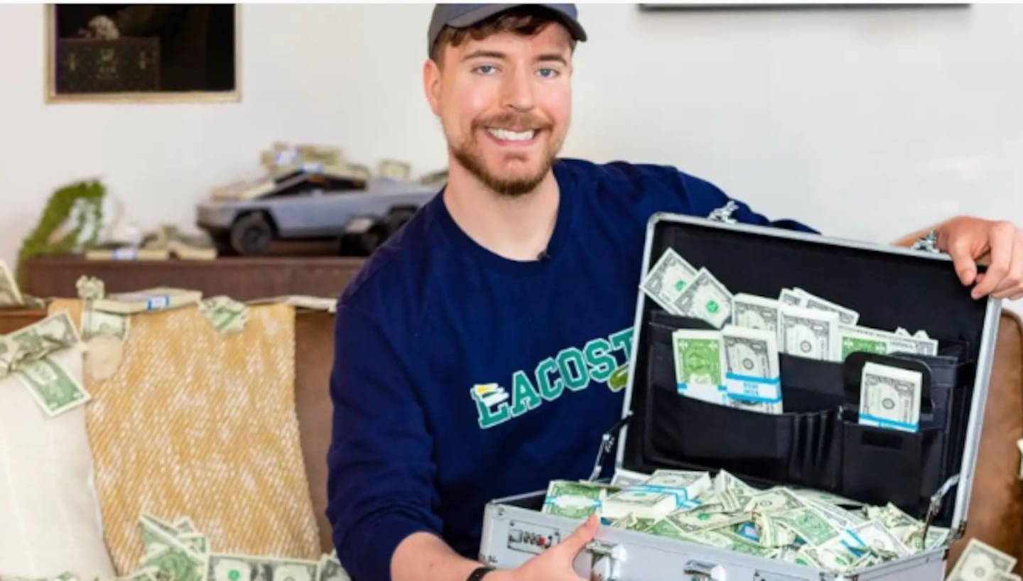 मिस्टरबीस्टने लाखो डॉलर्सची मालमत्ता असूनही तो “लाल रंगात” असल्याचे कबूल केले