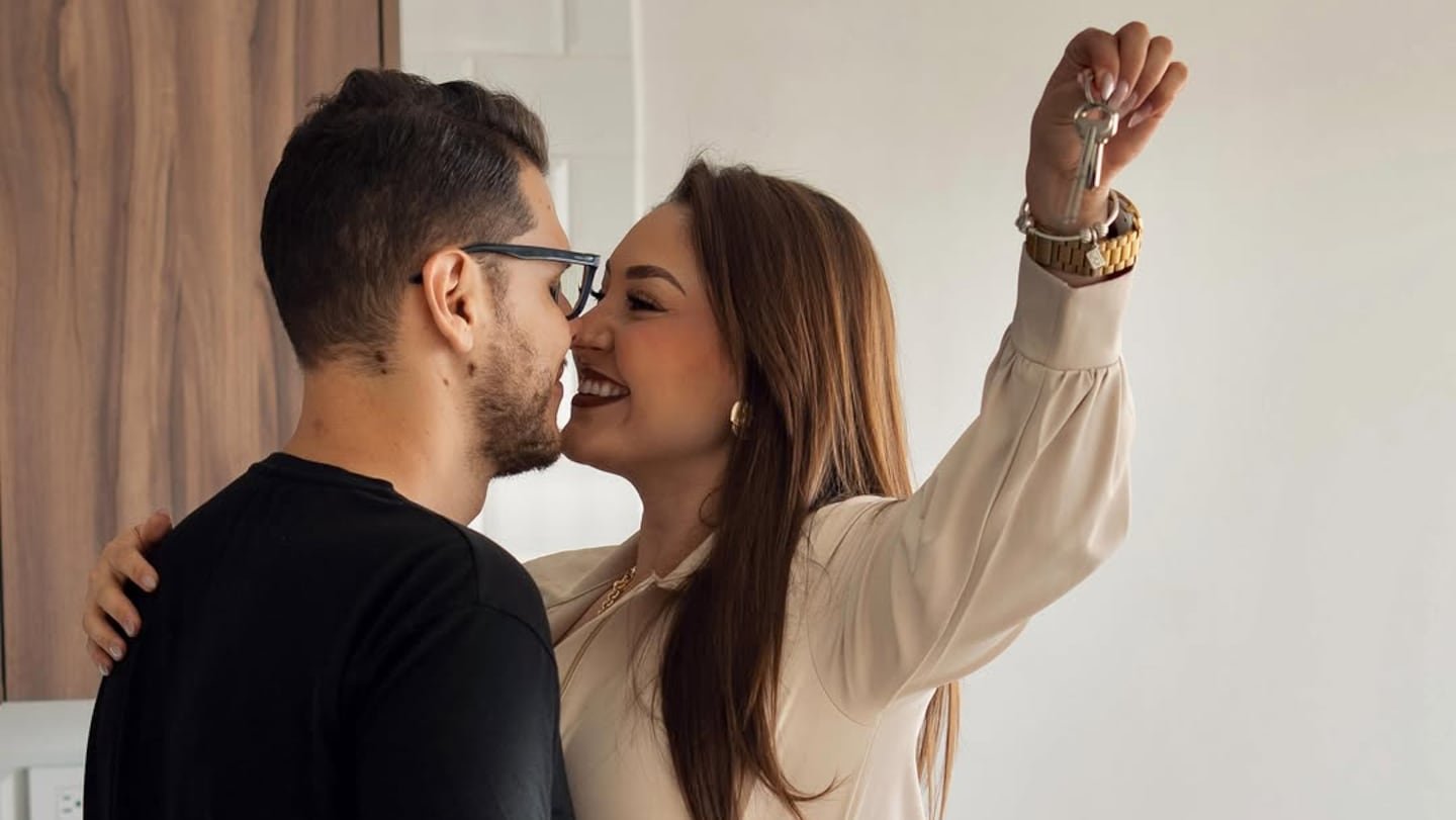 ग्लोरियाना कॅसासोला आणि डिएगो ओबांडो त्यांची महान स्वप्ने पूर्ण करतात आणि त्यांचे नवीन घर दाखवतात