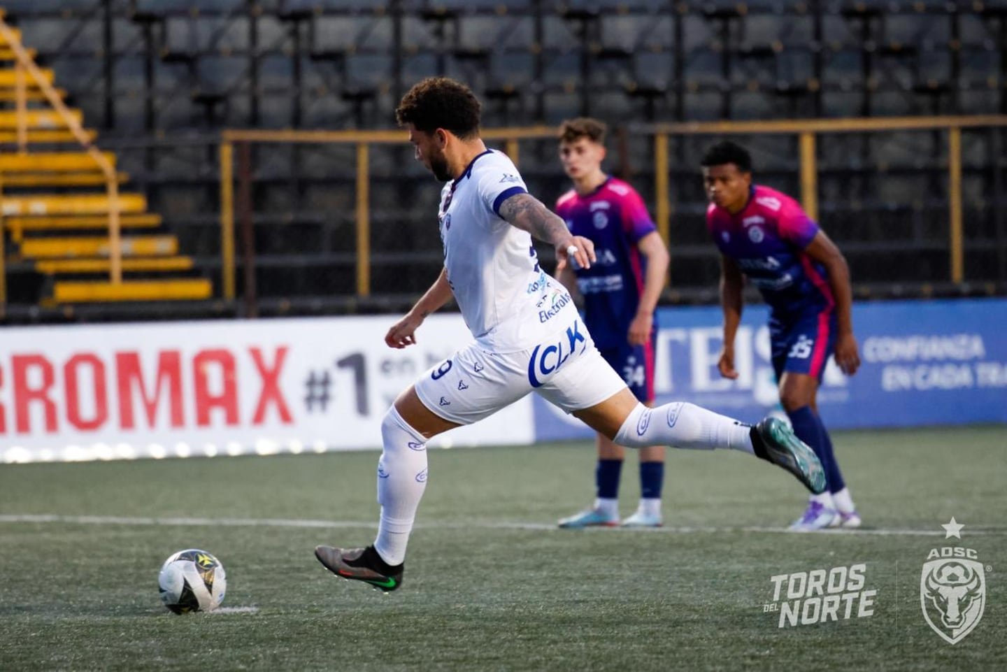 काय वेडी रात्र! पॅटे सेंटेनोचा सॅन कार्लोस हा हृदयस्पर्शी सामना आणि सात गोल करून वाचला