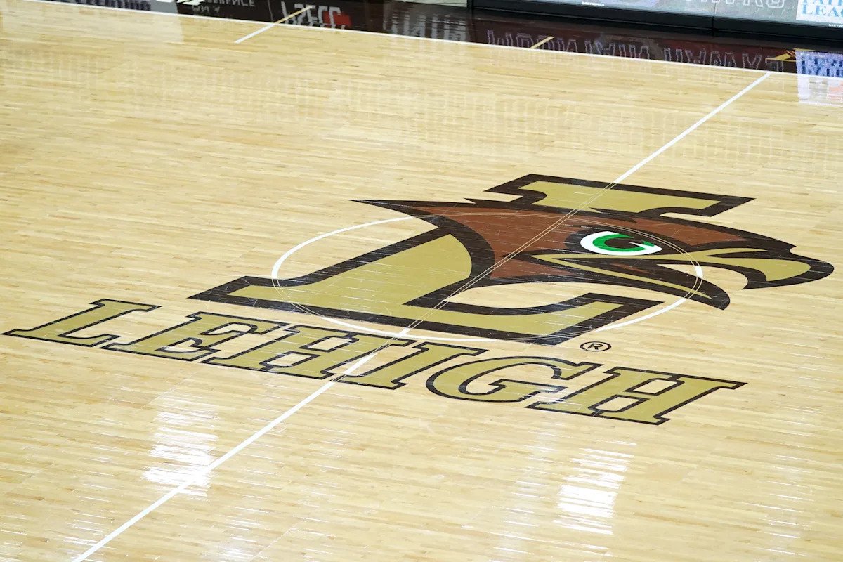 मार्च मॅडनेस 2026: लेहाईने पॅट्रियट लीग स्पर्धेत हाफ-कोर्ट बझर-बीटरसह होली क्रॉसला हरवले