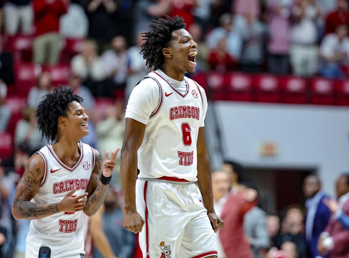 डॅरियस अकफ ज्युनियरचे 49 पुरेसे नाहीत कारण अलाबामा अर्कान्सासवर 2OT थ्रिलरमध्ये चुकलेला पुटबॅक डंक वाचला