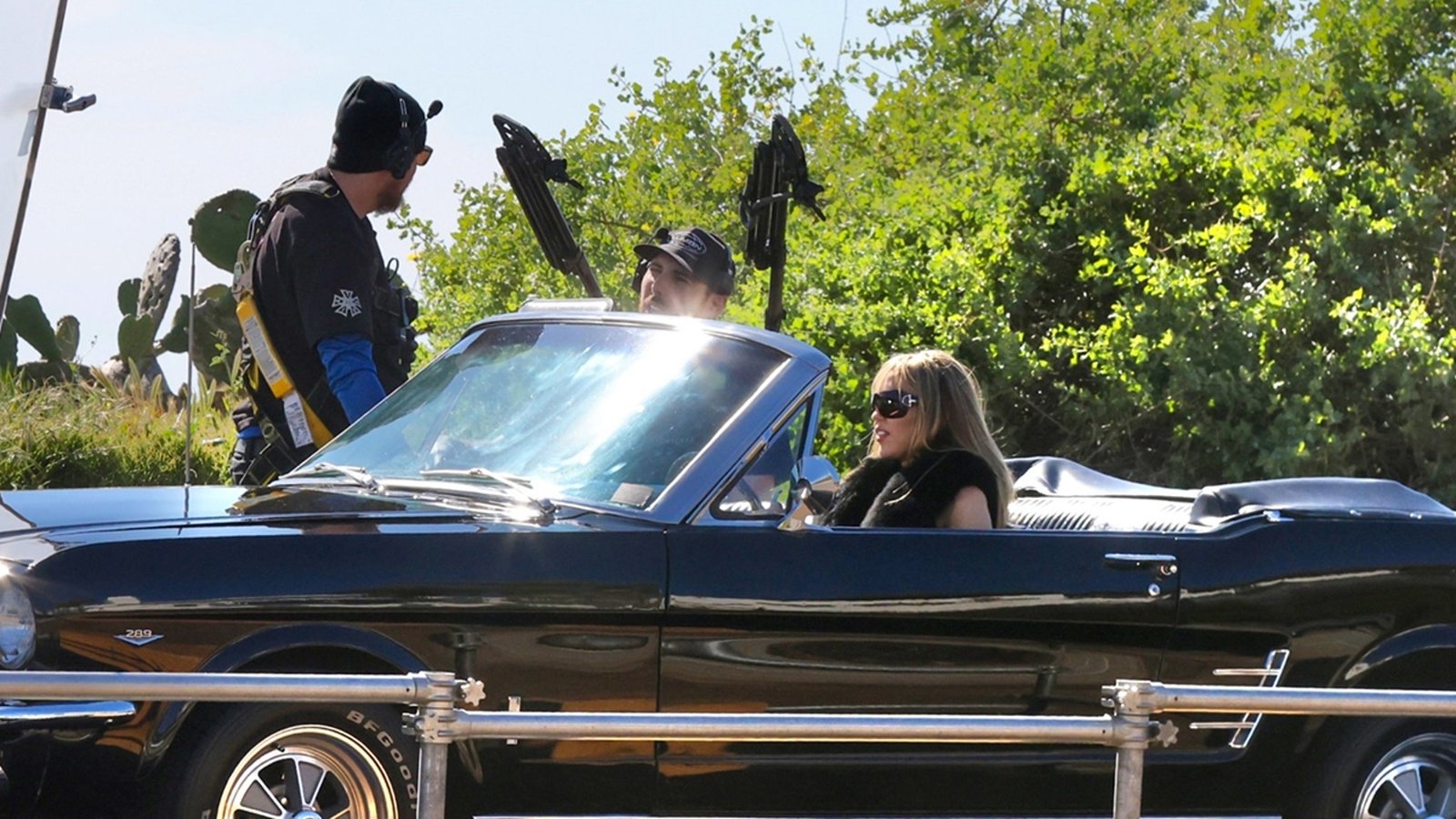 मायली सायरसने मालिबू येथे ‘हन्ना मॉन्टाना 20 व्या वर्धापनदिन स्पेशल’चे चित्रीकरण पाहिले