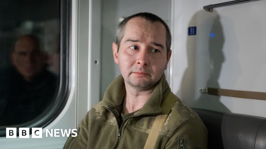 युद्धग्रस्त डॉनबासमधील युक्रेनियन शांतता कराराच्या संभाव्यतेवर विचार करत आहेत