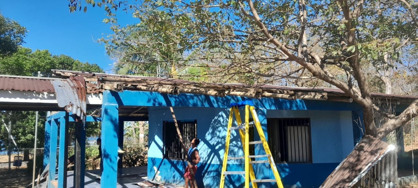 पालकांनी शाळेचे छत फाडल्यानंतर ग्वानाकास्टमधील विद्यार्थी शाळेच्या वर्षाची सुरुवात घरात करतील