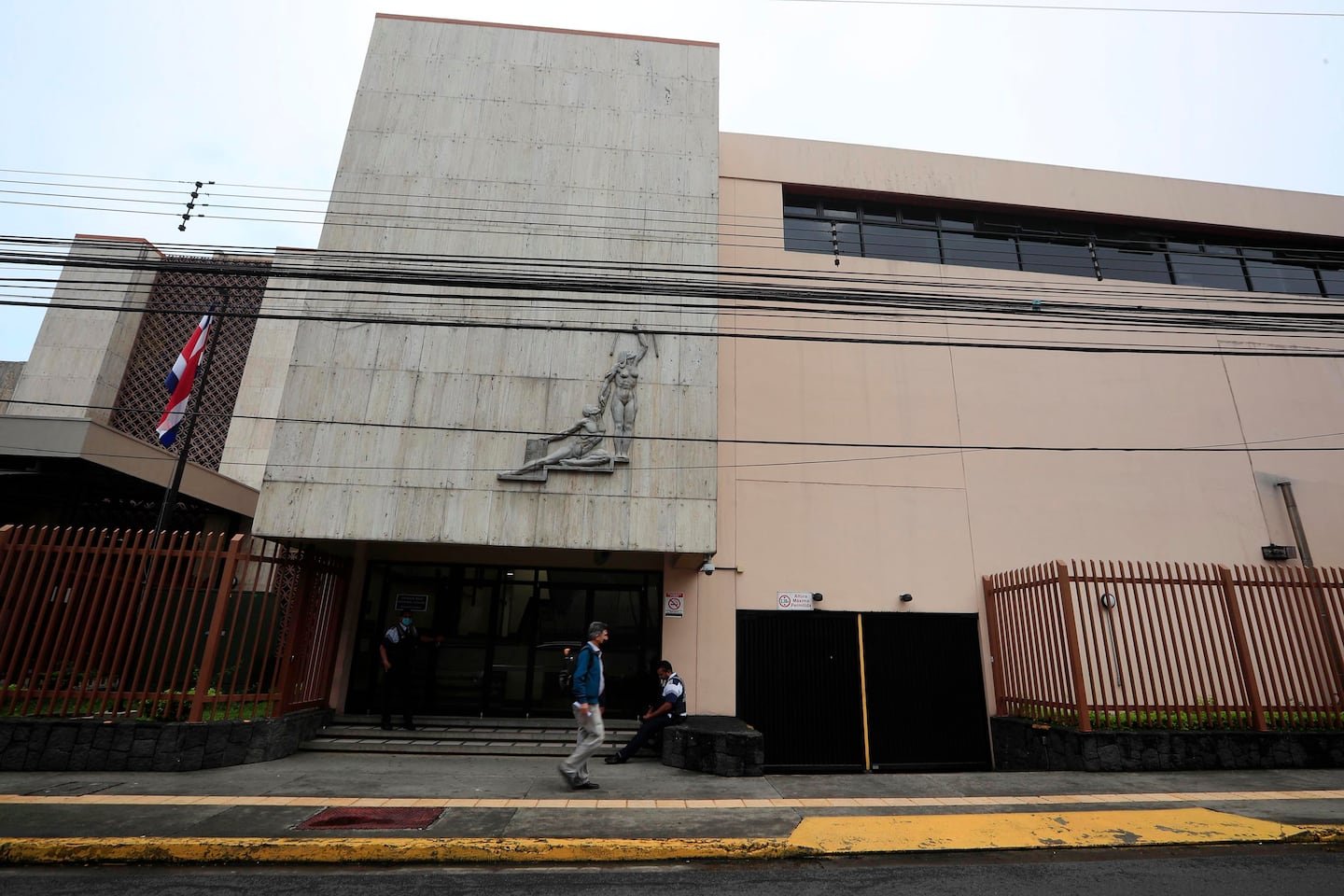 त्याने कथितरित्या महापालिका अधिकारी म्हणून $7.5 दशलक्ष चोरले