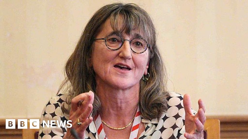 एक ऑनलाइन सुरक्षा प्रचारक म्हणतो की स्टारमर मोठ्या तंत्रज्ञानाला “पॅनिंग” करत आहे