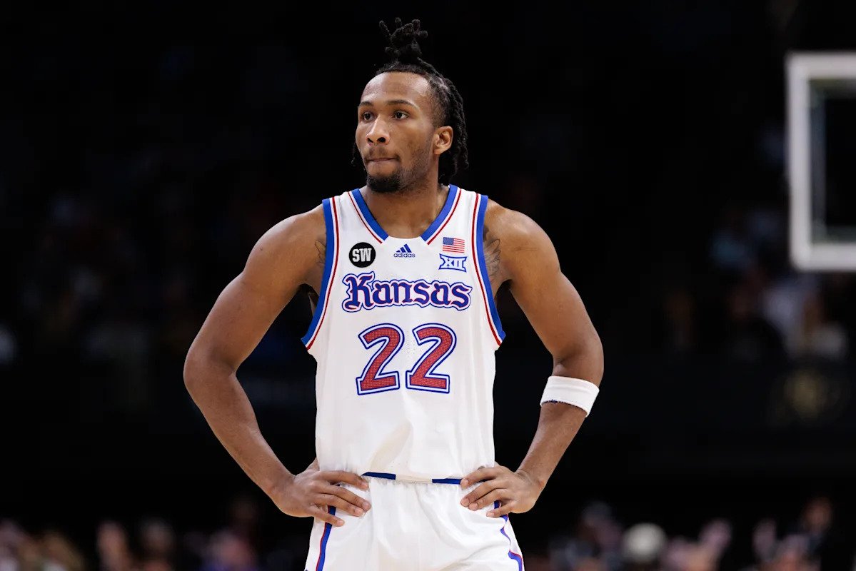 कॅन्ससचे प्रशिक्षक बिल सेल्फ म्हणतात की डॅरिन पीटरसनने खेळण्याची इच्छा असलेल्या ‘कथनात बदल’ करण्यासाठी खेळ ‘पूर्ण’ केले पाहिजेत