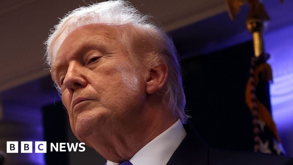 प्रेस ब्रीफिंगमध्ये ट्रम्प यांनी सर्वोच्च न्यायालयाच्या टॅरिफच्या निर्णयावर टीका केली