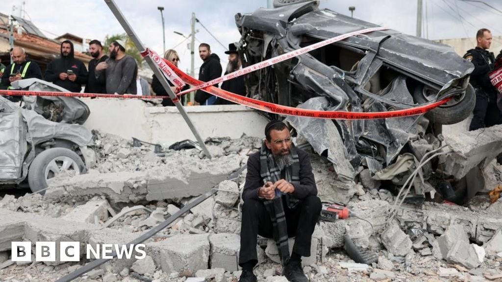 अनिश्चितता आणि थकवा असूनही, इस्रायलने इराणबरोबरच्या युद्धाला पाठिंबा दिला