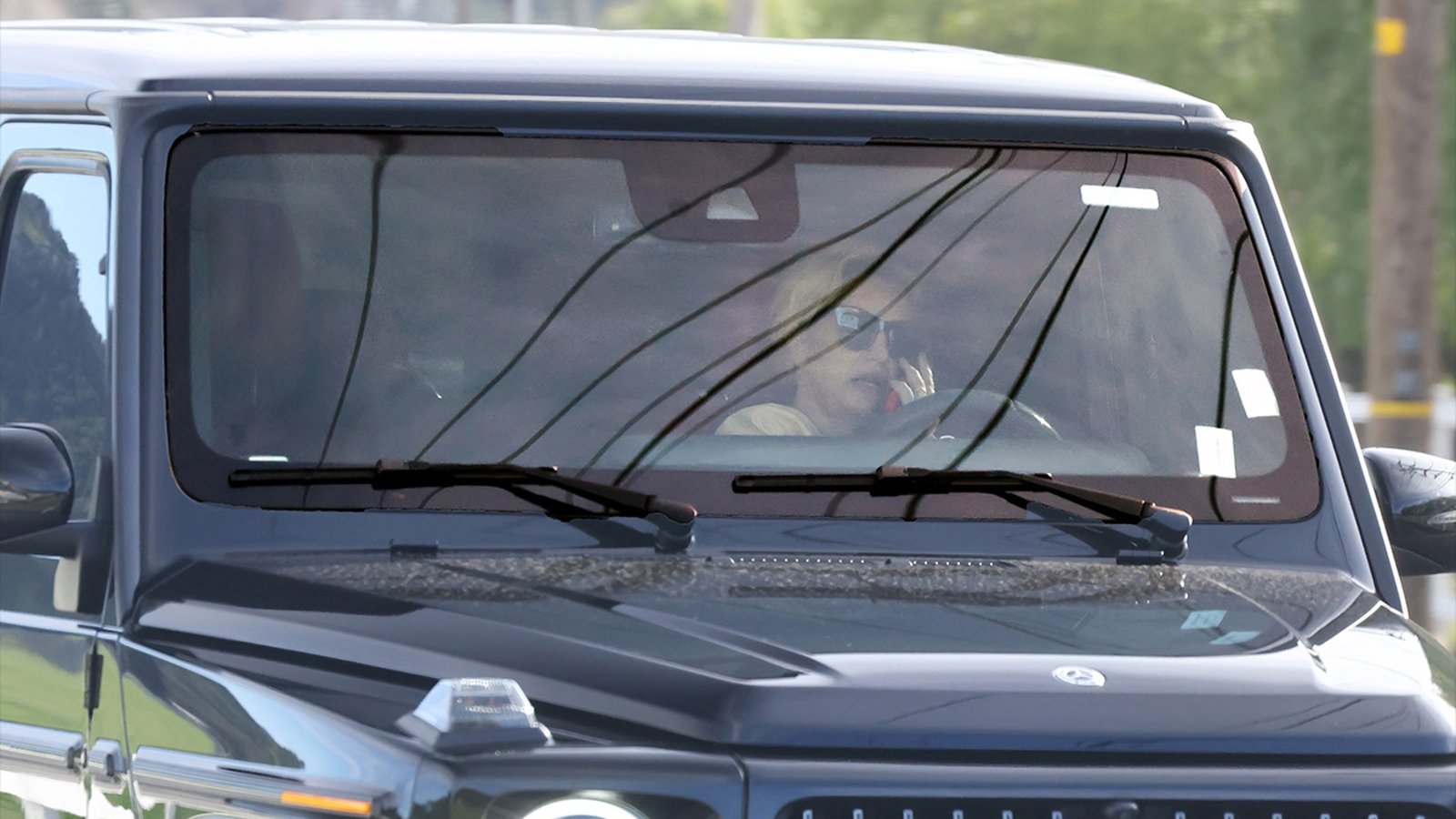 ब्रिटनी स्पीयर्स तिच्या संगीत कॅटलॉगची विक्री केल्यानंतर प्रथमच दिसत आहे