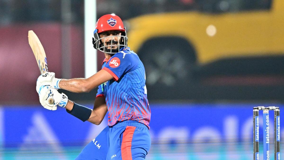 PBKS vs DC, IPL 2026: दिल्ली कॅपिटल्सचा कर्णधार अक्षर पटेलला रु. आचारसंहितेचा भंग केल्याप्रकरणी 12 लाख