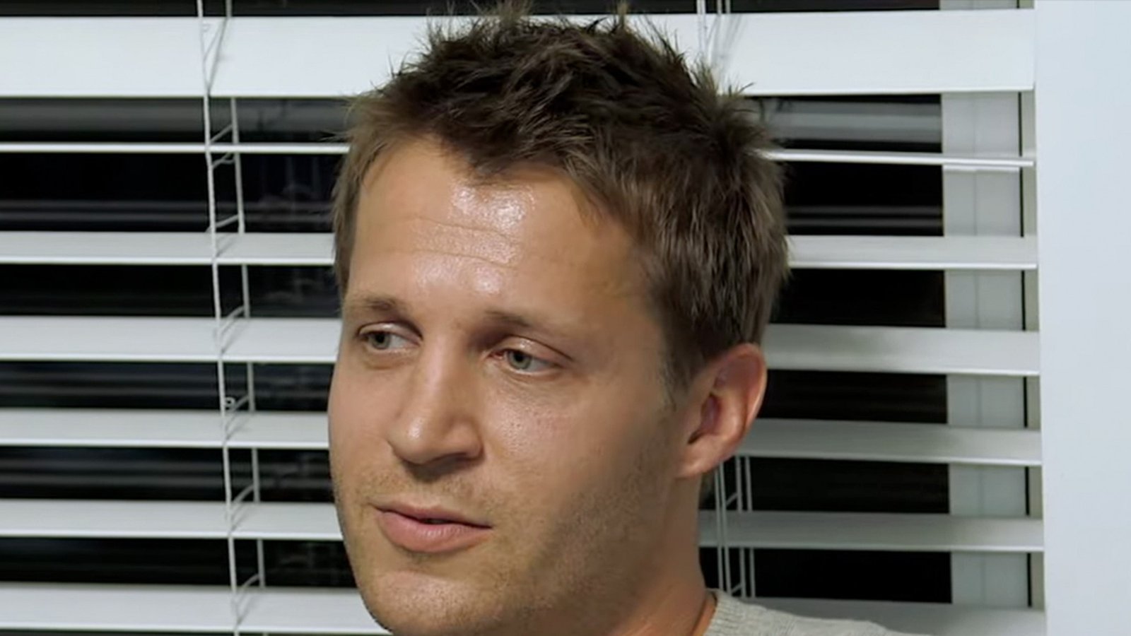 माजी रिॲलिटी स्टारने मूल, कुत्र्याच्या लैंगिक संबंधांबद्दल वेडेपणाचे कारण देऊन दोषी नसल्याची विनंती केली