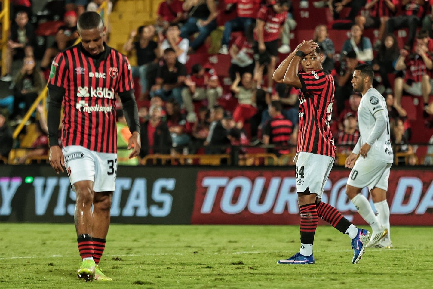 चॅम्पियन संपला आहे का? लीगा डेल माचिल्लो पात्र ठरू शकेल की नाही याचे पत्रकार विश्लेषण करत आहेत