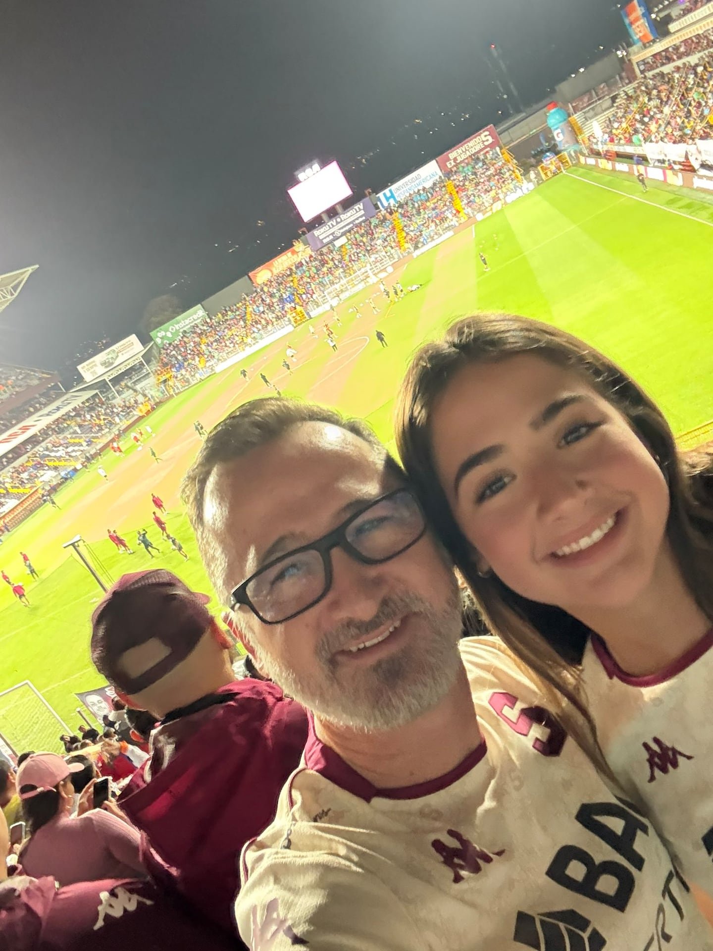 जुआन कार्लोस रोजासने क्लासिकच्या मध्यभागी अलाजुलेन्सच्या चाहत्यांना शांत केले