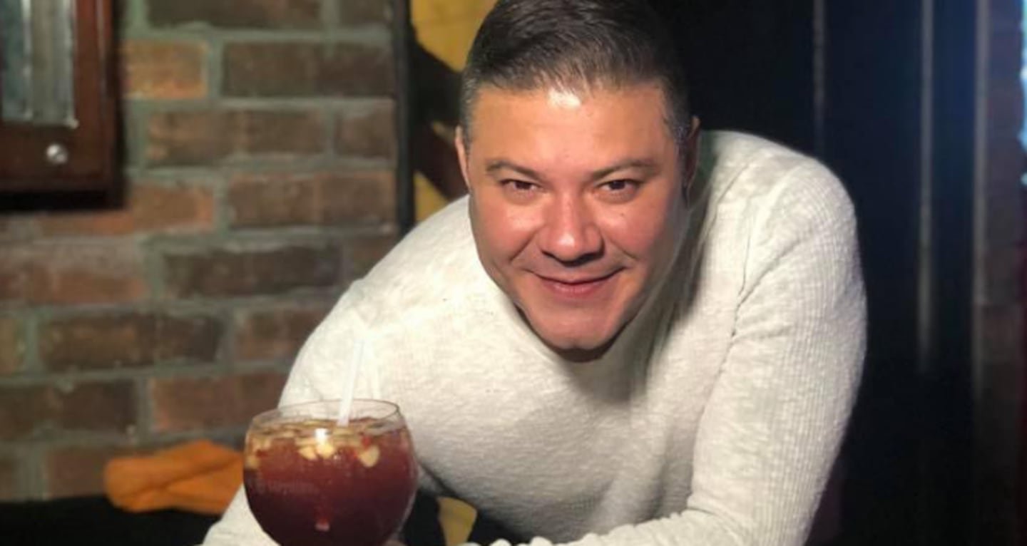 Plancha Hits चे होस्ट जेफ्री पामरचा व्हिडिओ रस्त्यावर खूपच खराब आहे