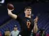 NFL कम्बाइनमधील QB सत्राने एक मोठा हात, आश्चर्यकारक ऍथलेटिझम आणि भरपूर विकासाची आशा दर्शविली