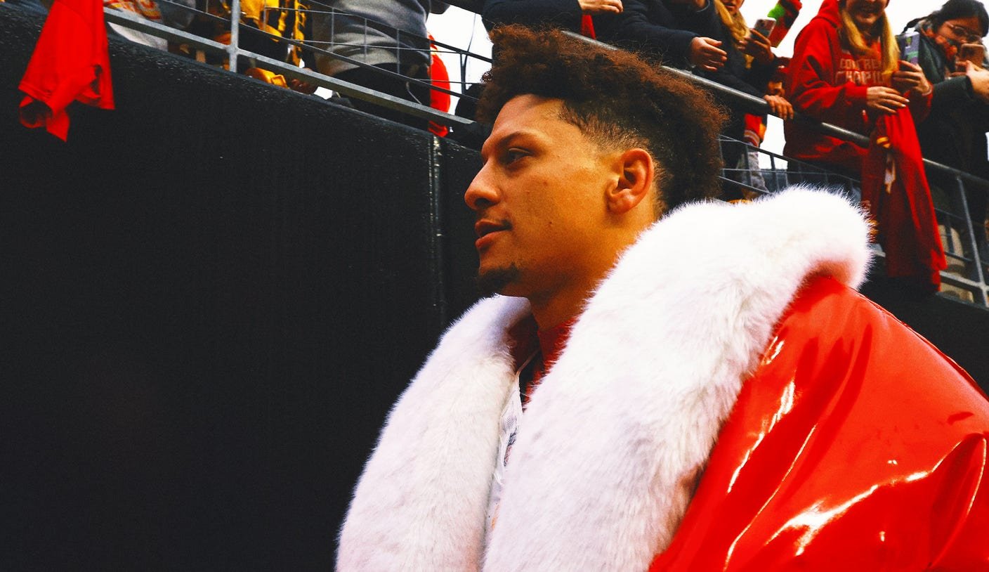 सुट्टीच्या उत्साहात येणे: स्टार शावक आक्षेपार्ह लाइनमन चाहत्यांना भेटवस्तू देतात