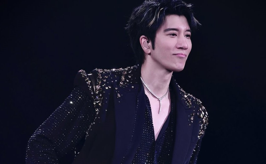 वांग लिहोमने त्याच्या शोमध्ये नृत्य करणाऱ्या रोबोट्सचा समावेश करून मनोरंजनात क्रांती आणली (+व्हिडिओ)