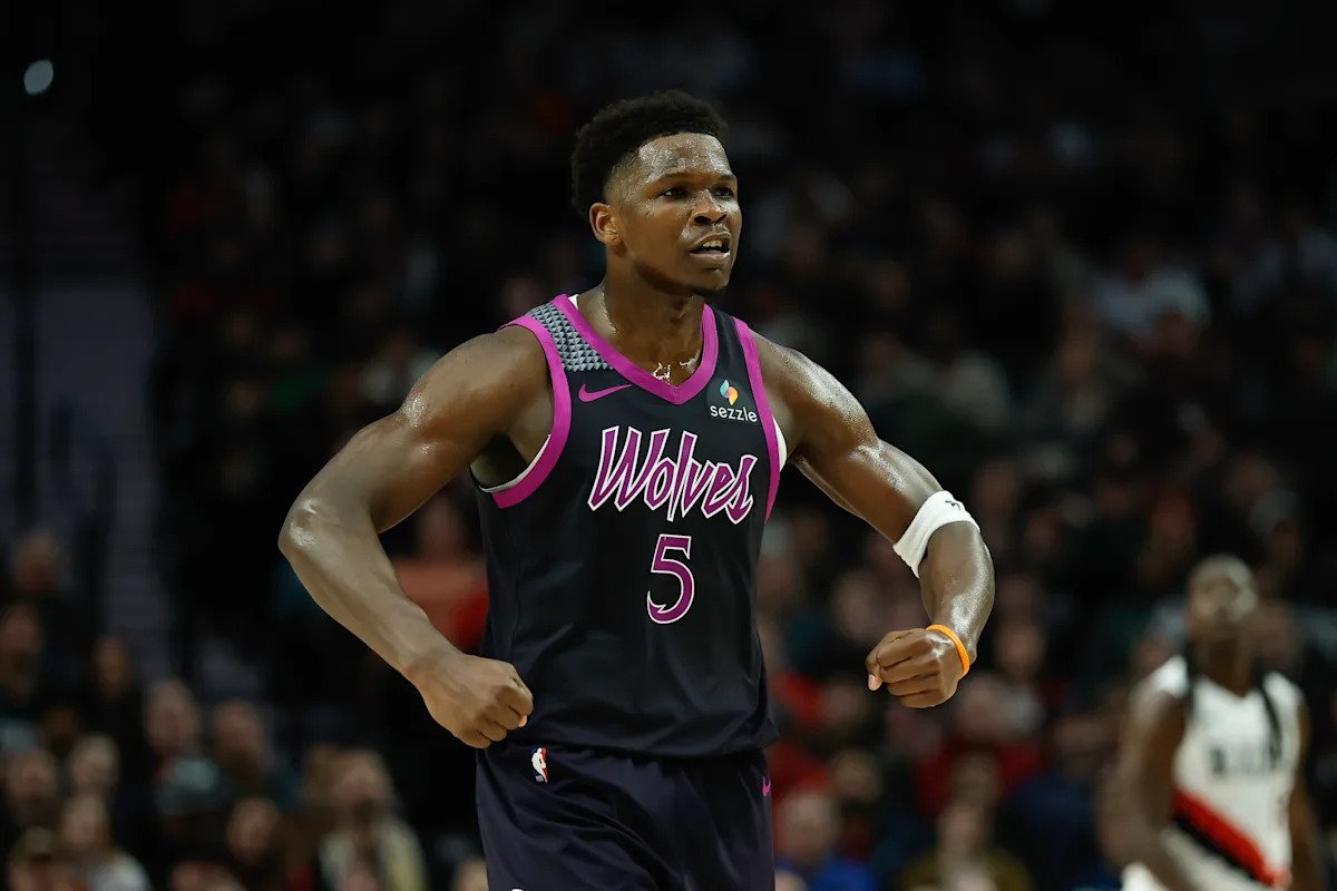 T’Wolves’ Anthony Edwards ला NBA ने बॉल स्टँडमध्ये टाकल्याबद्दल $25K दंड ठोठावला