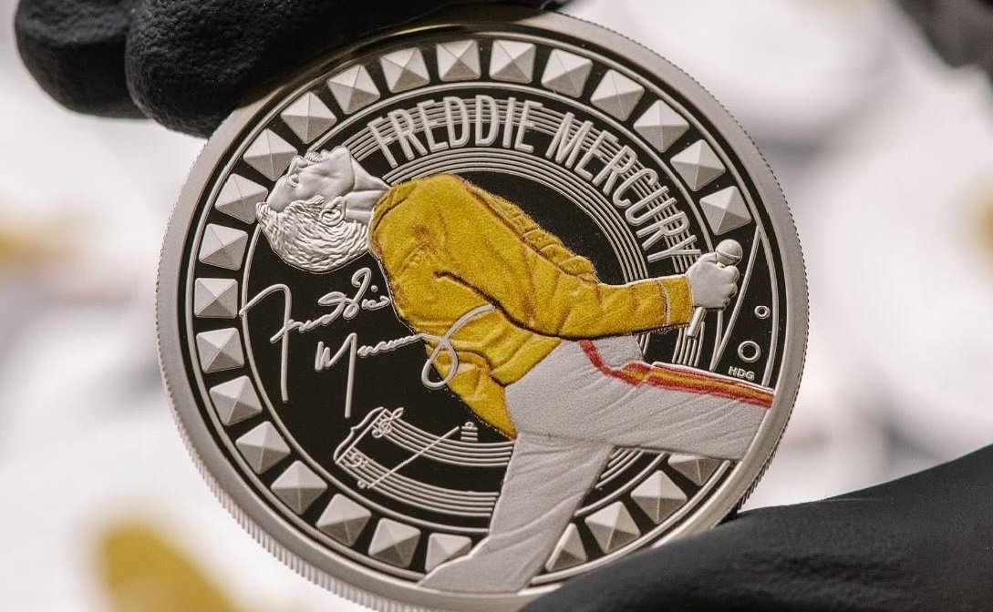 ब्रिटीश मिंटने फ्रेडी मर्क्युरी नाणे लॉन्च केले