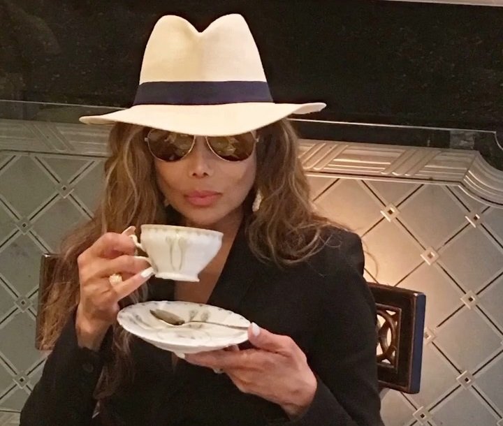 ला टोया जॅक्सनने नवीन फोटो पोस्ट केल्यानंतर चाहत्यांना काळजी वाटते