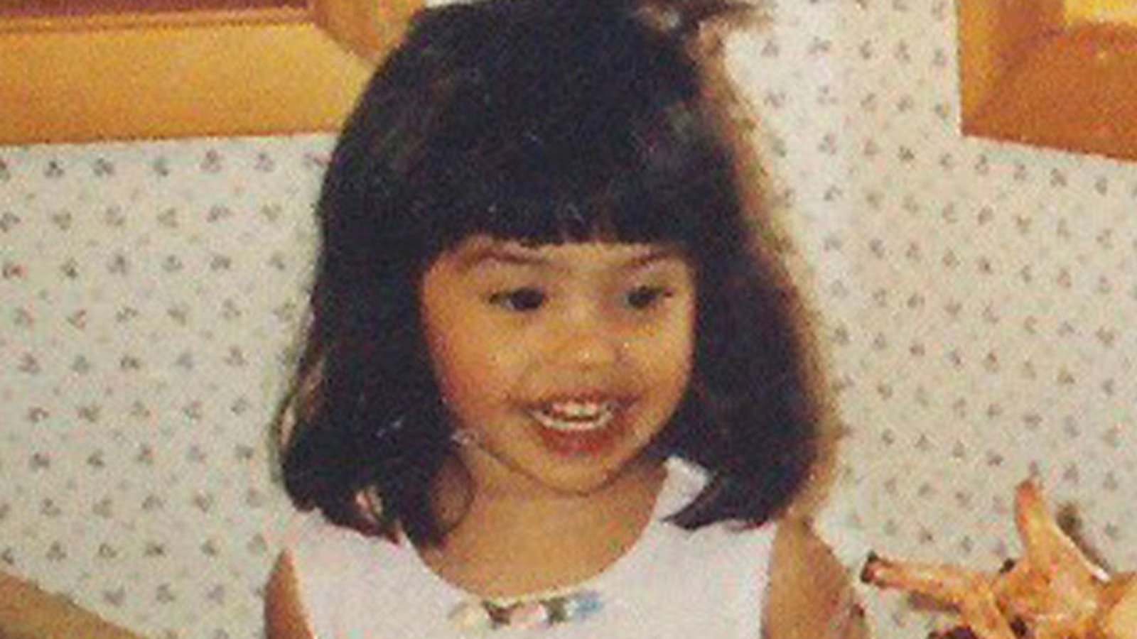 ही मोहक मुलगी कोण असेल याचा अंदाज लावा!