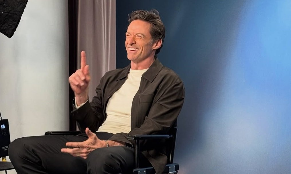 NSYNC च्या बाय बाय बाय गाण्याच्या तालावर ह्यू जॅकमनने दोरीने उडी मारून त्याला आश्चर्यचकित केले (व्हिडिओ)