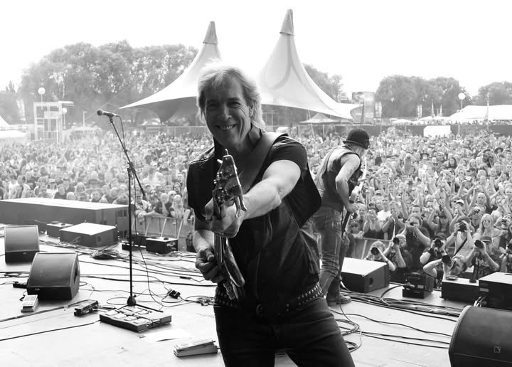 स्कॉर्पियन्स गिटारवादक फ्रान्सिस बुचोल्झ यांचे वयाच्या ७१ व्या वर्षी निधन झाले