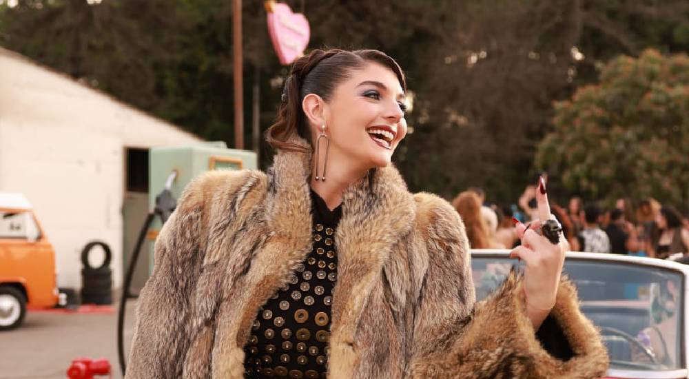 मिरांडा कापुरोने तिच्या संगीत कारकिर्दीची सुरुवात हाफ ओट्रा या गाण्याने केली