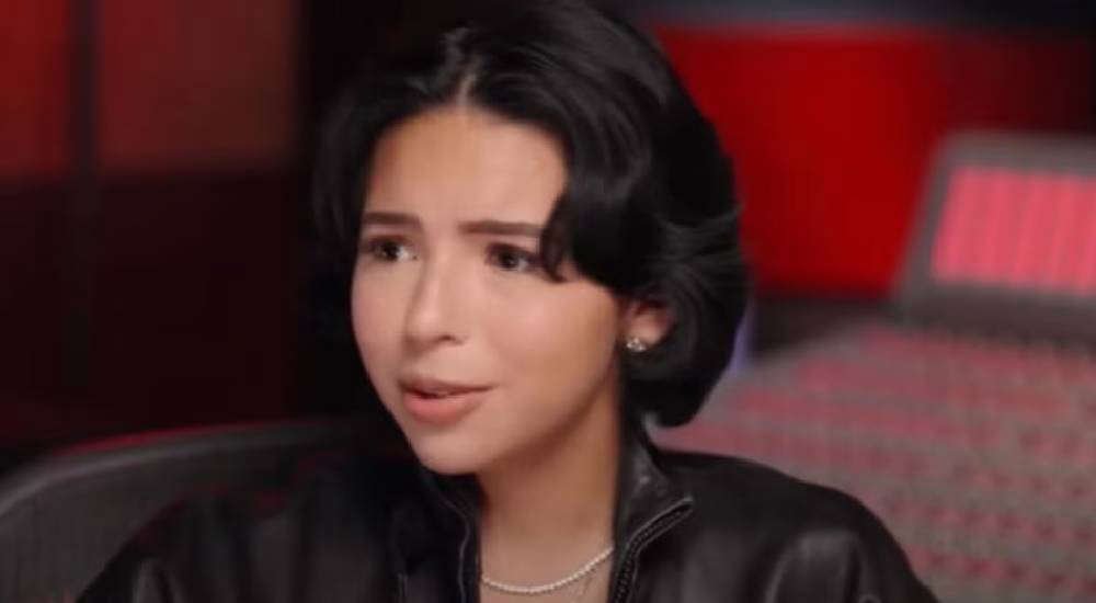 अँजेला एगुइलर मूलगामी निर्णय घेईल आणि तिचे नेटवर्क बंद करेल? असे सांगितले