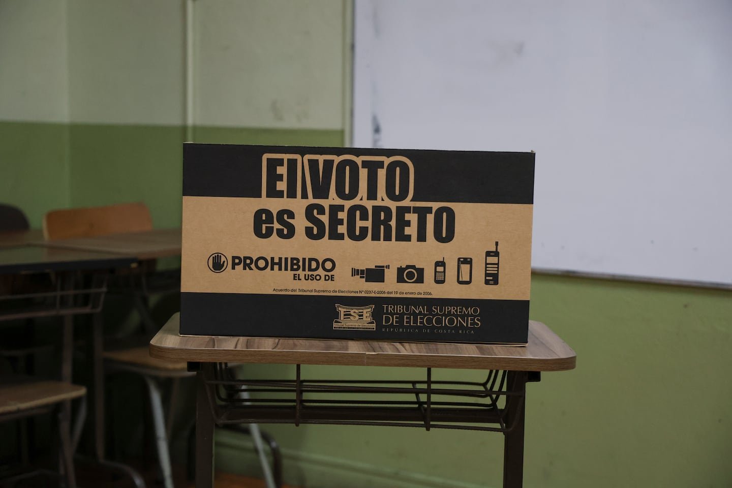 तुम्ही ज्या टेबलवर मतदान केले त्या टेबलवर तुम्ही राष्ट्रपतीपदाची निवडणूक कोण जिंकली हे पाहू शकता