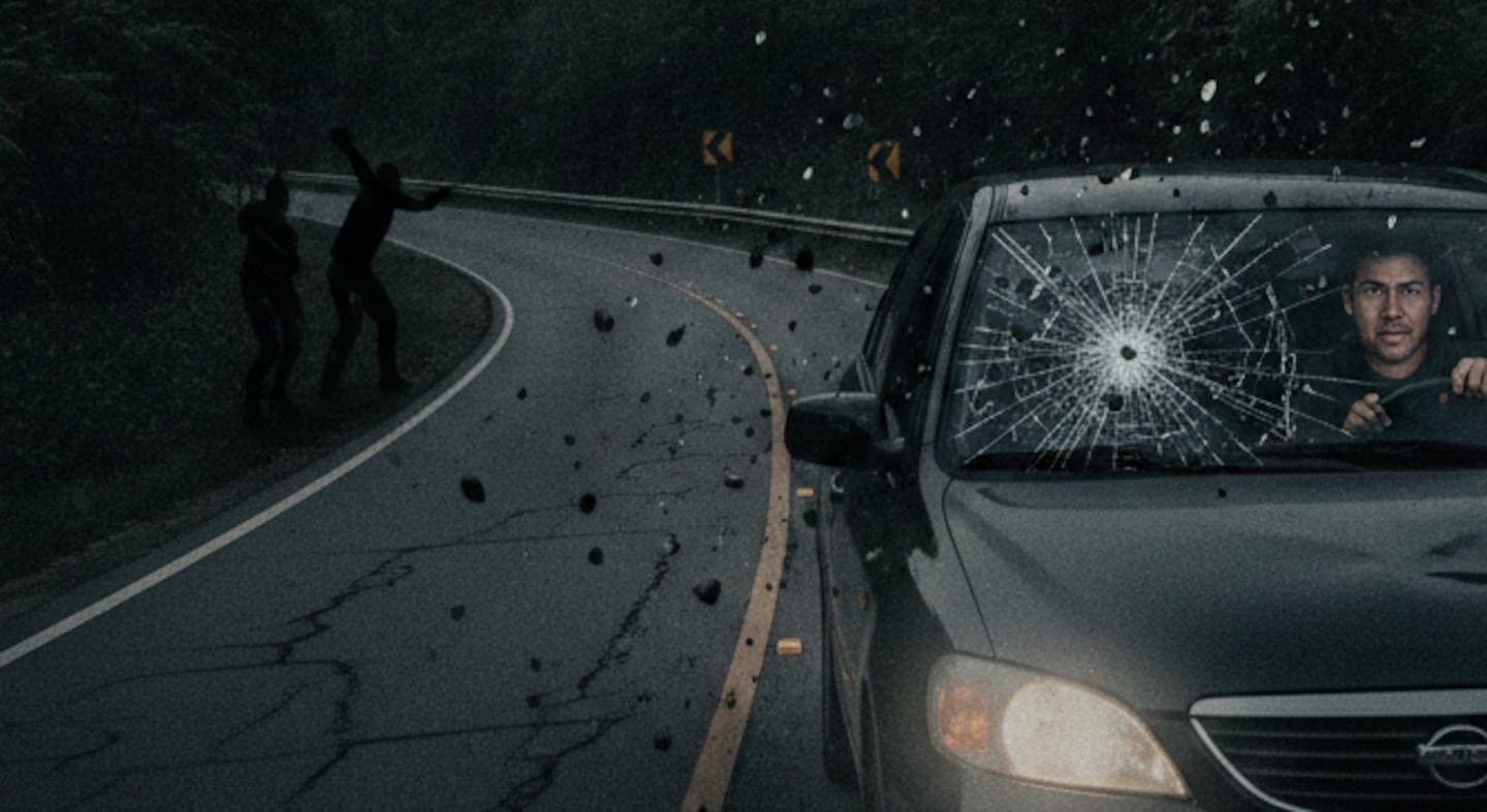 कार्टॅगोच्या प्रवेशद्वारावर इशारा: ते ड्रायव्हर्सवर हल्ला करण्यासाठी रेकोप आणि तारास दरम्यान वाहनांवर दगडफेक करतात