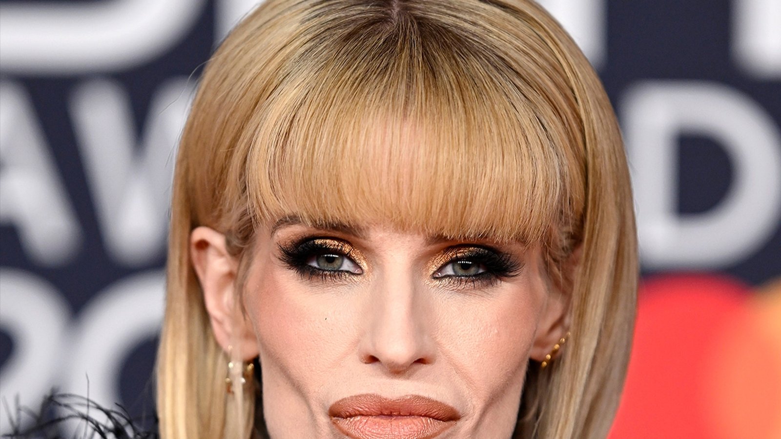 केली ऑस्बॉर्नने BRIT च्या लूकवर टीकाकारांना फटकारले