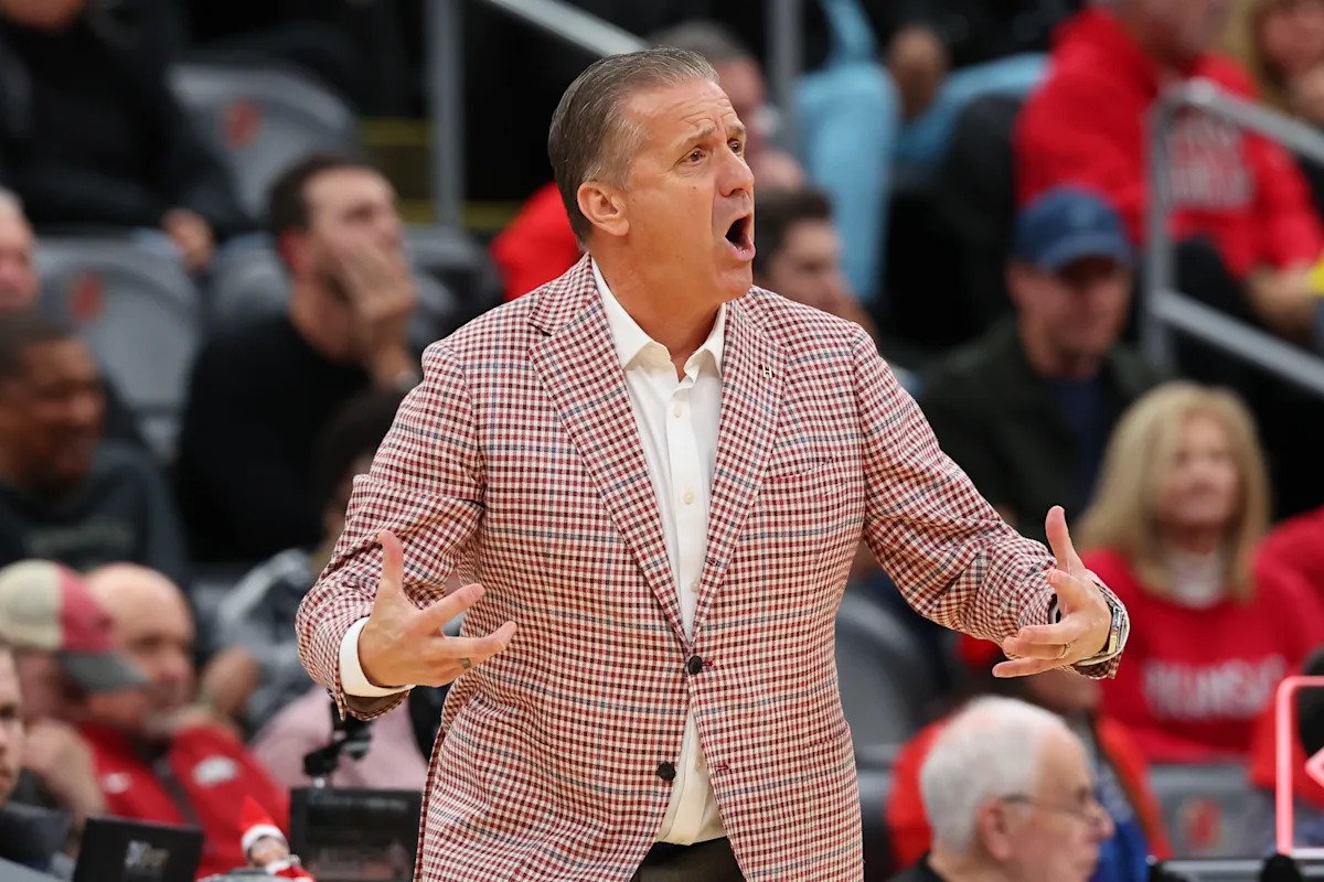 जॉन कॅलिपरी, डॅन हर्ली नवीनतम महाविद्यालयीन प्रशिक्षकांपैकी जेम्स नझीरच्या समावेशावर एनसीएएला फाडून टाकतात: ‘आमच्याकडे कोणतेही नियम नाहीत’