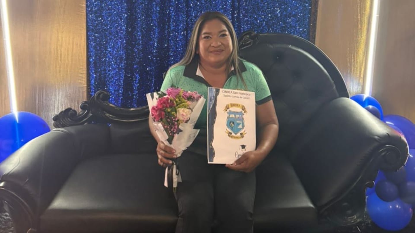 लॉटरी विक्रेत्याने वयाच्या 44 व्या वर्षी भव्य स्वप्न पूर्ण केले आणि TikTok वर 200,000 लोकांना स्पर्श केला