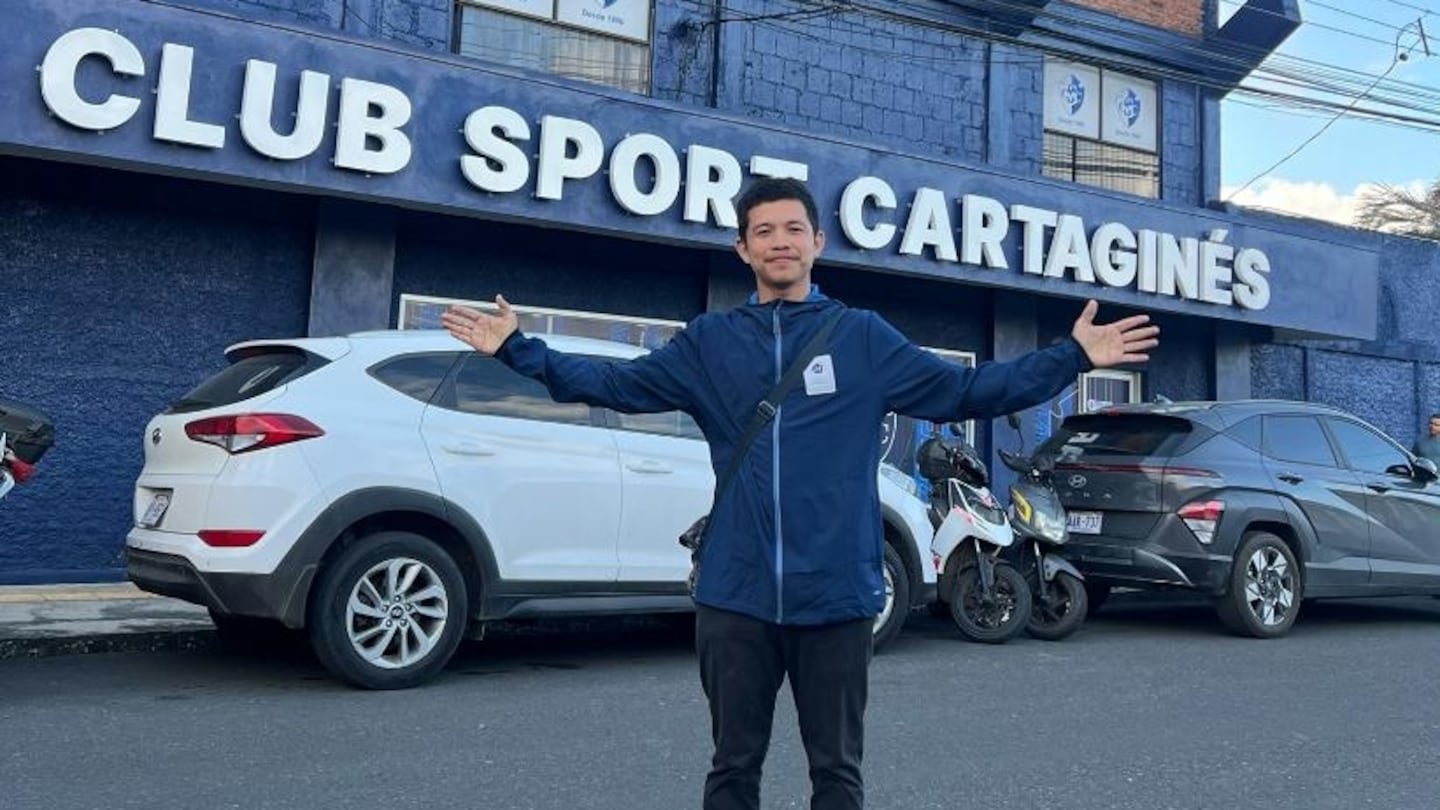 एका चाहत्याचे स्वप्न पूर्ण केल्यानंतर फेलो मेझा स्टेडियम जगभरात व्हायरल झाले