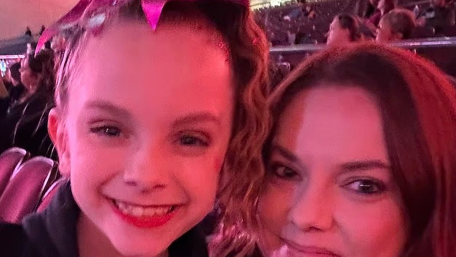 चियाची आई जिने आपल्या मुलीचा खून-आत्महत्येमध्ये कथितरित्या खून केला होता, तिला पूर्वीच्या कोठडीत समस्या होत्या