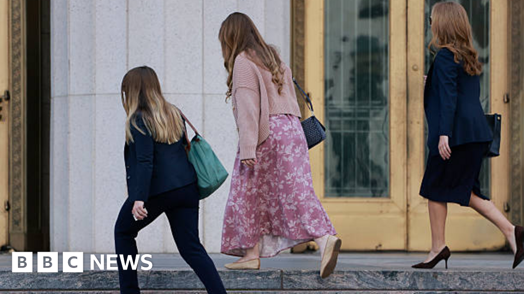 इंस्टाग्राम आणि यूट्यूबमुळे “मी शेअर करणे थांबवले”, एक महिला ऐतिहासिक अनुभव सांगते