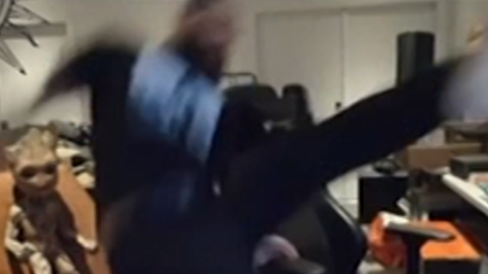 पोस्ट मेलोन थेट प्रवाहावर महाकाव्य बॅकफ्लिप अपयशाने स्वतःला मारतो