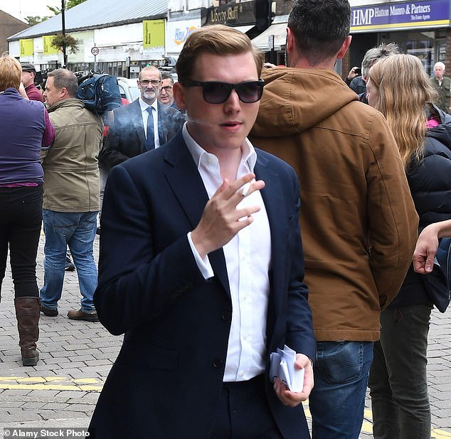 डार्क वेबवर मनी लाँड्रिंग टिप्स ऑफर केल्याबद्दल तुरुंगात टाकलेल्या यूकेच्या सुधारणा सल्लागाराने मनी लाँड्रिंगबद्दल ‘कसे करावे’ पुस्तक लिहिले आहे…