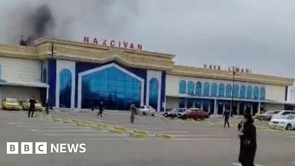 अझरबैजानचे म्हणणे आहे की इराणने सीमेवर लढाई सुरू होताच त्याच्या हद्दीत हल्ला केला