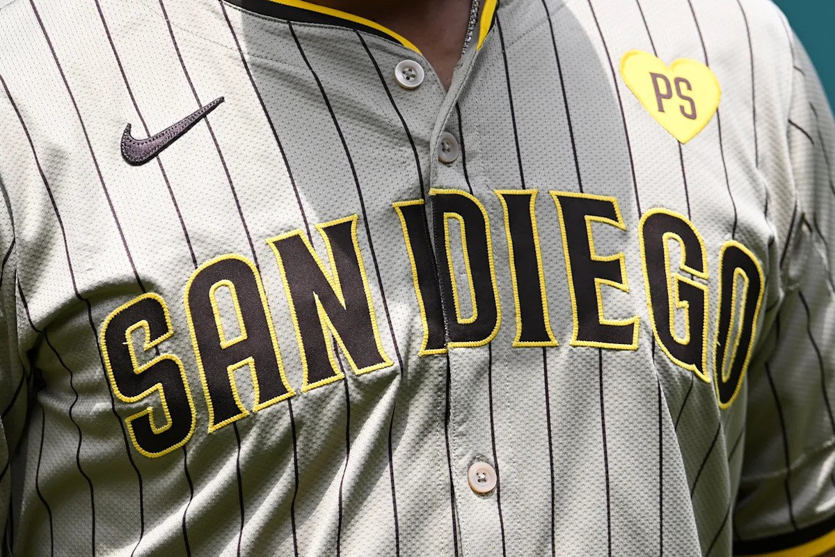 ड्रू ब्रीस, वॉरियर्सचे मालक जो लॅकोब या गटातील पॅड्रेसच्या मालकीची बोली सादर करतील, अहवालानुसार