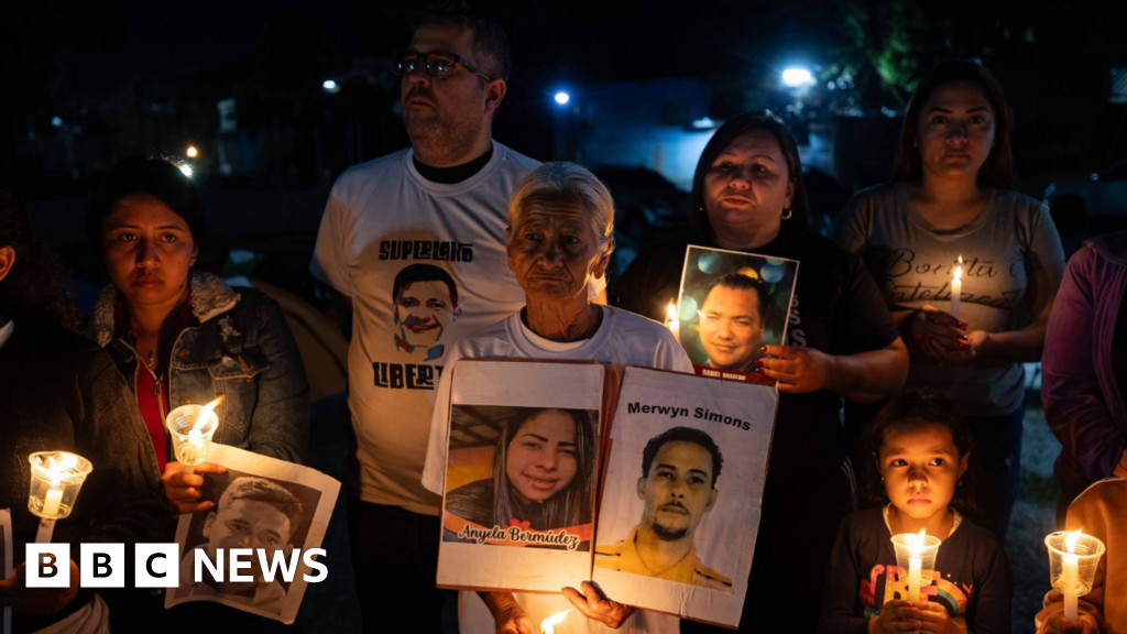 व्हेनेझुएलाने डझनभर राजकीय कैद्यांची सुटका केली आहे, असे अधिकार गटांचे म्हणणे आहे