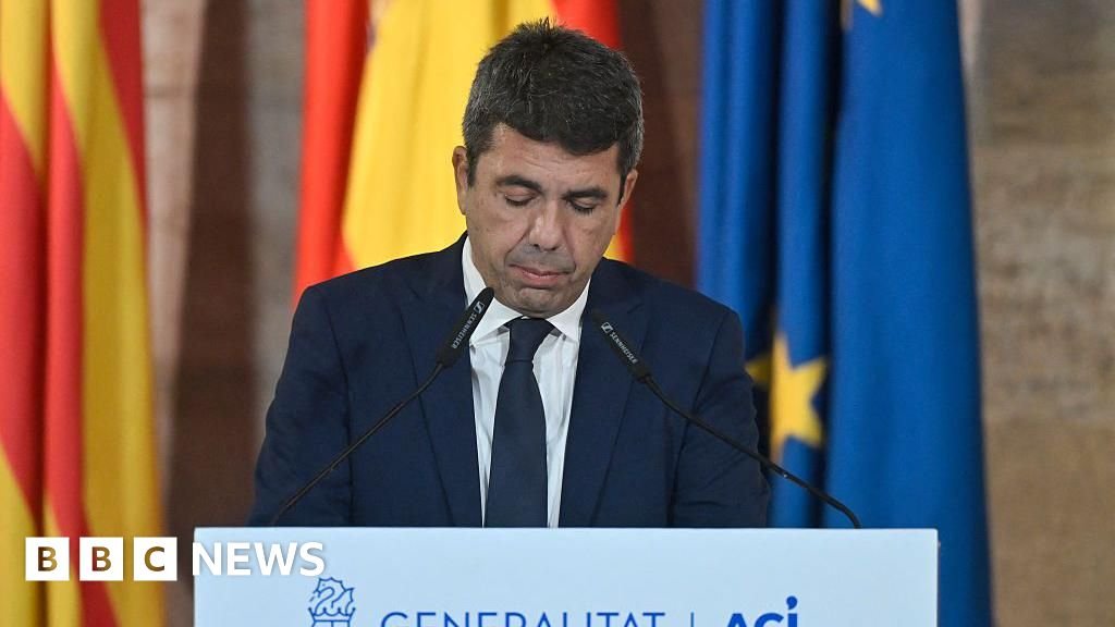 प्राणघातक पुराचा सामना करण्यासाठी व्हॅलेन्सियाचे नेते कार्लोस मॅझोन यांनी राजीनामा दिला