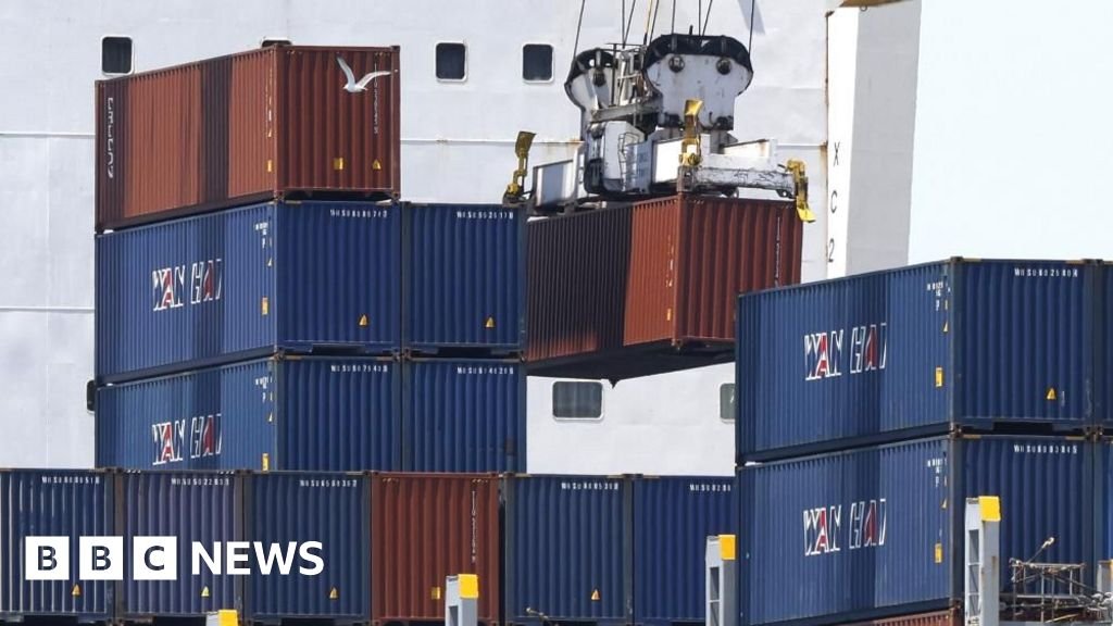 ट्रम्पचे नवीन 10% जागतिक टॅरिफ कसे कार्य करेल आणि पुढे काय होईल?