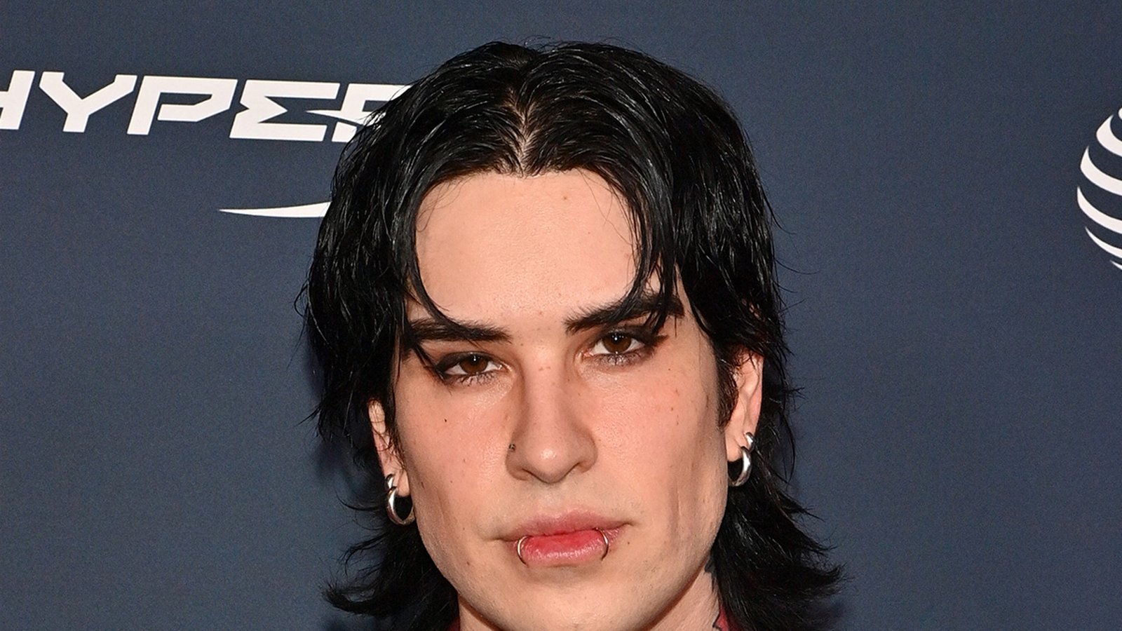 YouTuber झॅक वेबरच्या एलए घराबाहेर पोलिसांनी महिलेला अटक केली